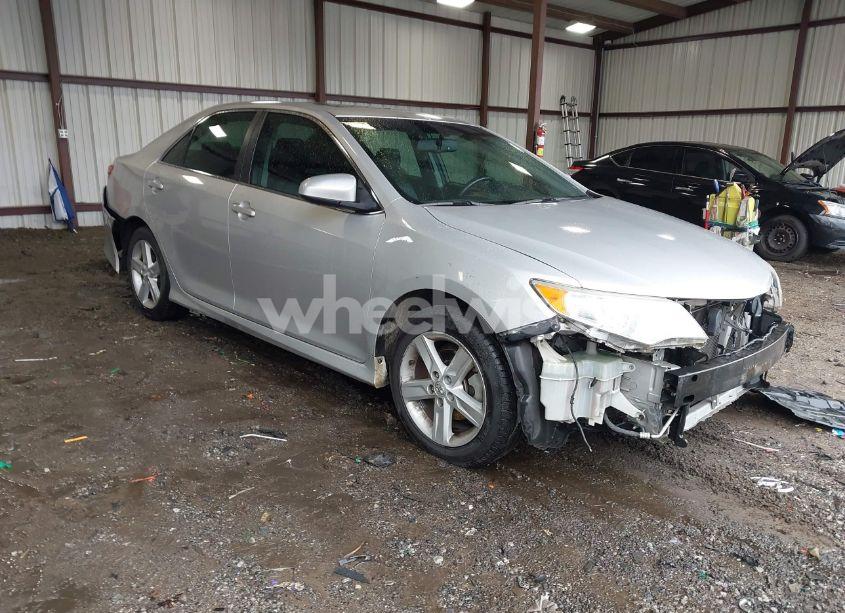 2014 Toyota Camry SE (VIN 4T1BF1FK0EU763816) main photo