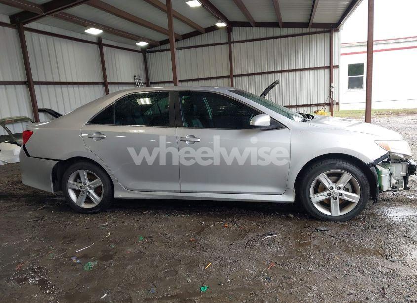 Photo 14 of 2014 Toyota Camry SE (VIN 4T1BF1FK0EU763816)