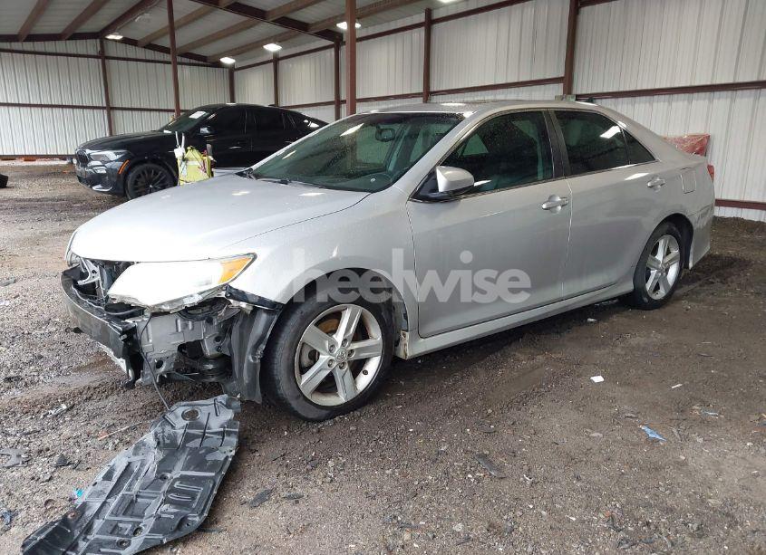 Photo 2 of 2014 Toyota Camry SE (VIN 4T1BF1FK0EU763816)