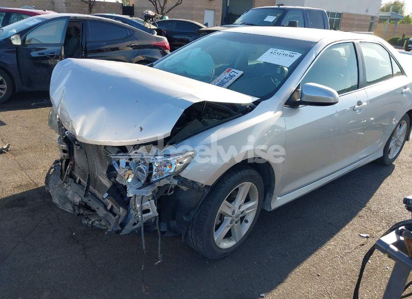Photo 2 of 2014 Toyota Camry SE (VIN 4T1BF1FK0EU770751)
