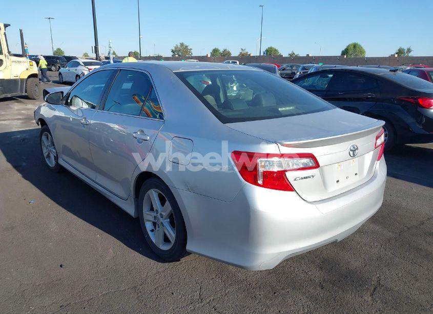 Photo 3 of 2014 Toyota Camry SE (VIN 4T1BF1FK0EU770751)