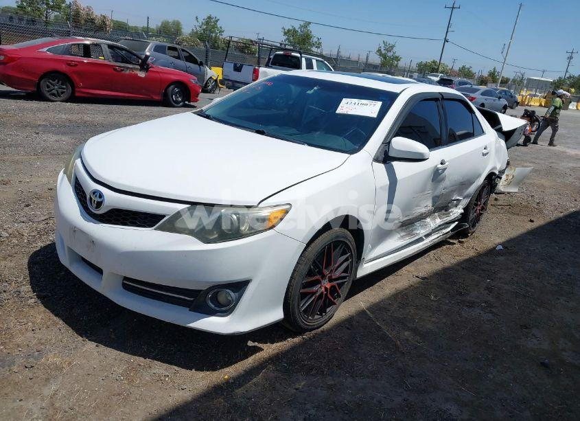 Photo 2 of 2014 Toyota Camry SE (VIN 4T1BF1FK0EU774511)