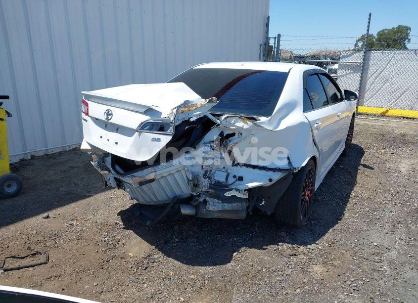 Photo 4 of 2014 Toyota Camry SE (VIN 4T1BF1FK0EU774511)