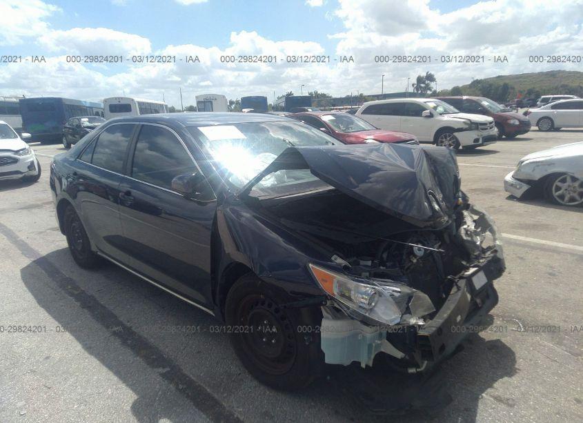 2014 Toyota Camry LE (VIN 4T1BF1FK0EU786769) main photo