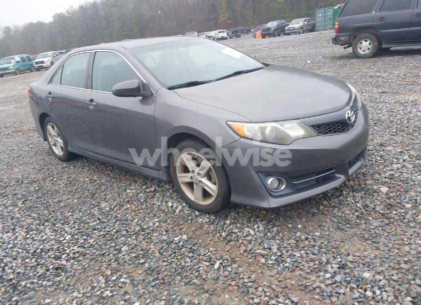 2014 Toyota Camry SE (VIN 4T1BF1FK0EU790238) main photo
