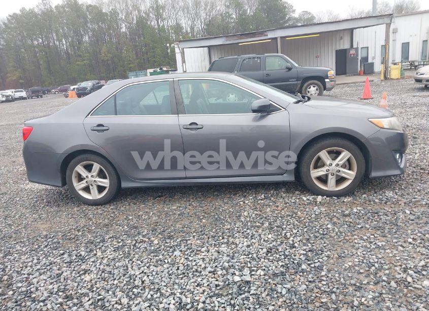 Photo 13 of 2014 Toyota Camry SE (VIN 4T1BF1FK0EU790238)