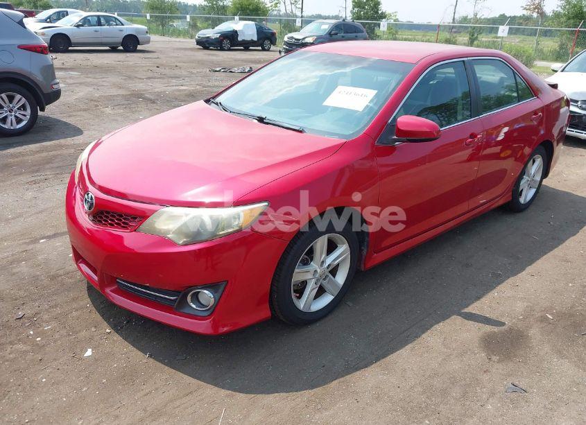 Photo 2 of 2014 Toyota Camry SE (VIN 4T1BF1FK0EU800394)