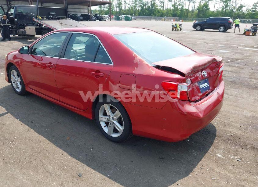 Photo 3 of 2014 Toyota Camry SE (VIN 4T1BF1FK0EU800394)