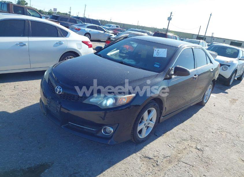 Photo 2 of 2014 Toyota Camry SE (VIN 4T1BF1FK0EU804056)