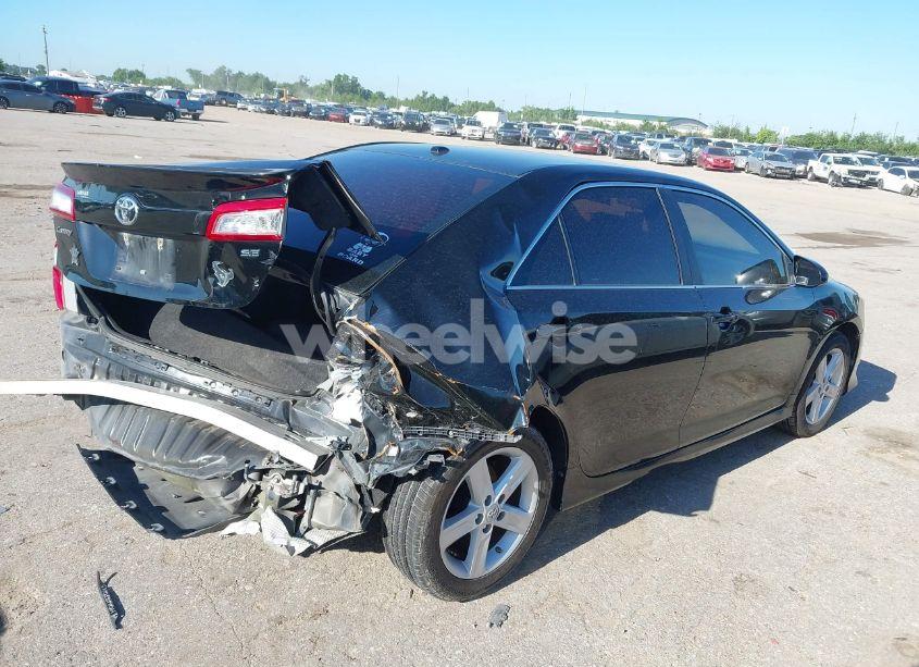 Photo 4 of 2014 Toyota Camry SE (VIN 4T1BF1FK0EU804056)