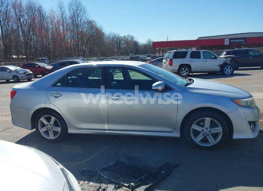Photo 13 of 2014 Toyota Camry SE (VIN 4T1BF1FK0EU820578)
