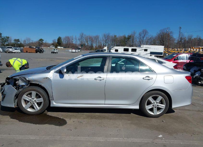 Photo 14 of 2014 Toyota Camry SE (VIN 4T1BF1FK0EU820578)