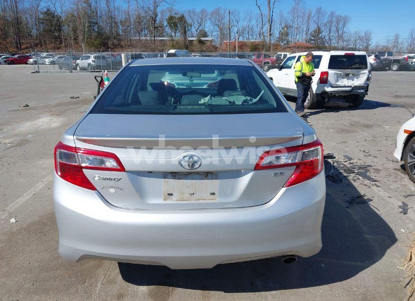 Photo 16 of 2014 Toyota Camry SE (VIN 4T1BF1FK0EU820578)