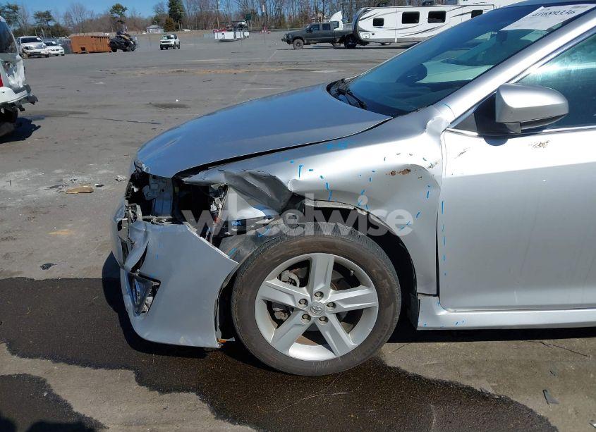 Photo 17 of 2014 Toyota Camry SE (VIN 4T1BF1FK0EU820578)