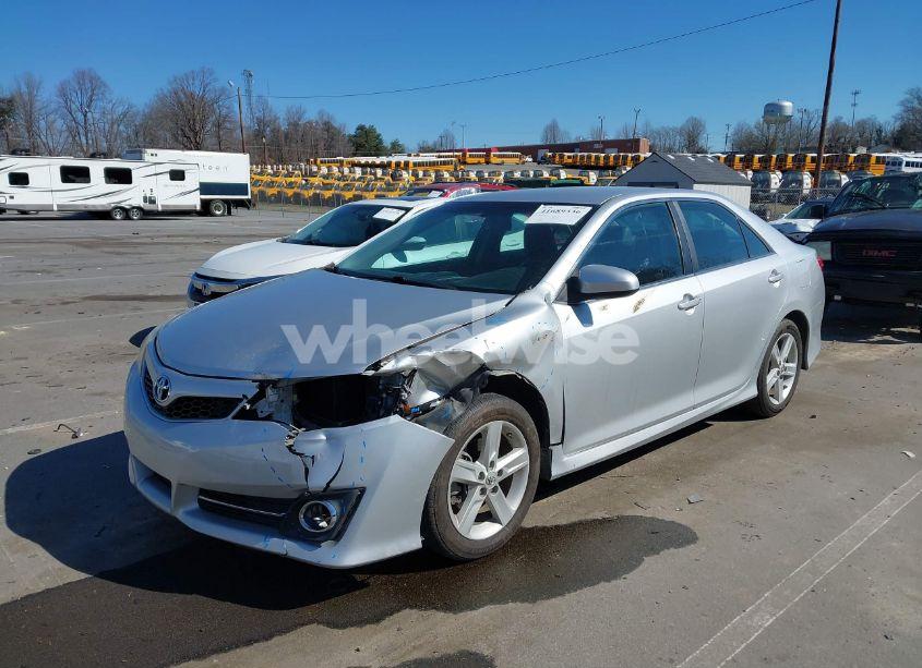 Photo 2 of 2014 Toyota Camry SE (VIN 4T1BF1FK0EU820578)
