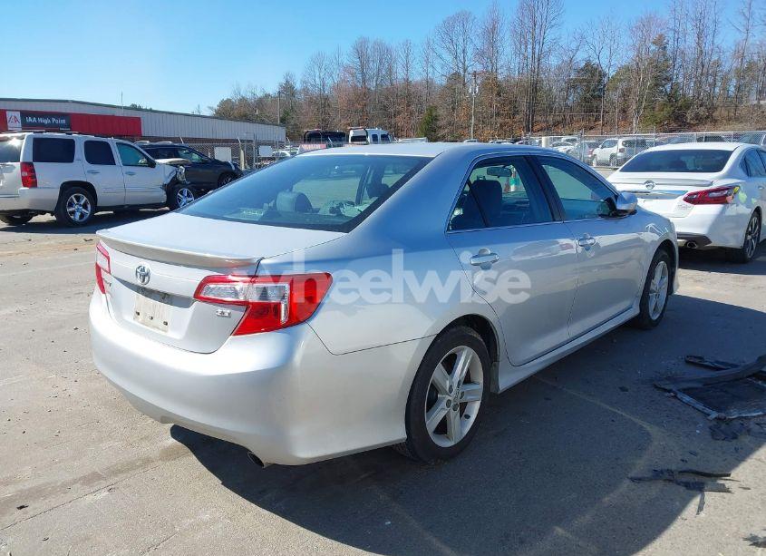 Photo 4 of 2014 Toyota Camry SE (VIN 4T1BF1FK0EU820578)
