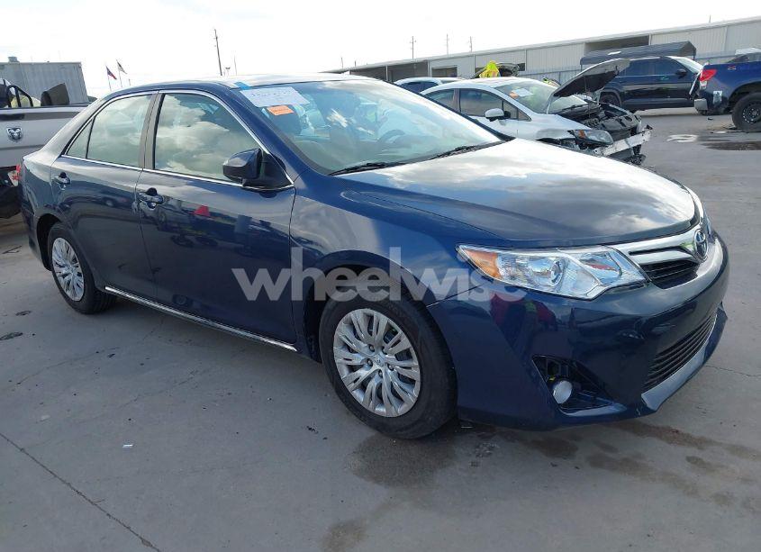 2014 Toyota Camry LE (VIN 4T1BF1FK0EU820774) main photo