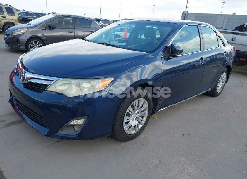 Photo 2 of 2014 Toyota Camry LE (VIN 4T1BF1FK0EU820774)