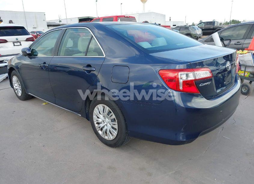 Photo 3 of 2014 Toyota Camry LE (VIN 4T1BF1FK0EU820774)