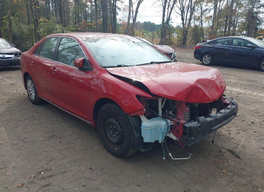 2014 Toyota Camry LE (VIN 4T1BF1FK0EU834562) main photo