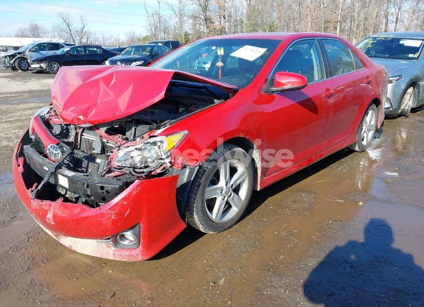 Photo 2 of 2014 Toyota Camry SE (VIN 4T1BF1FK0EU838899)