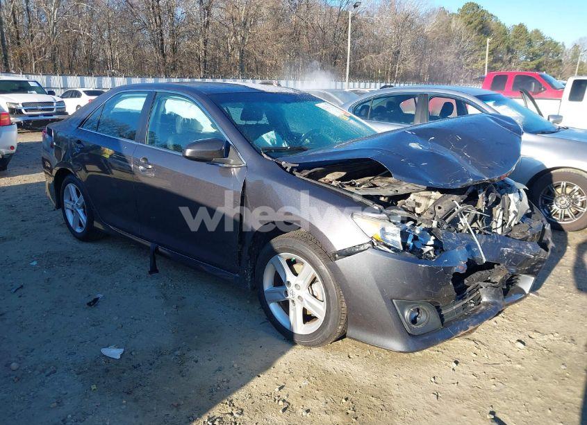 2014 Toyota Camry SE (VIN 4T1BF1FK0EU839499) main photo