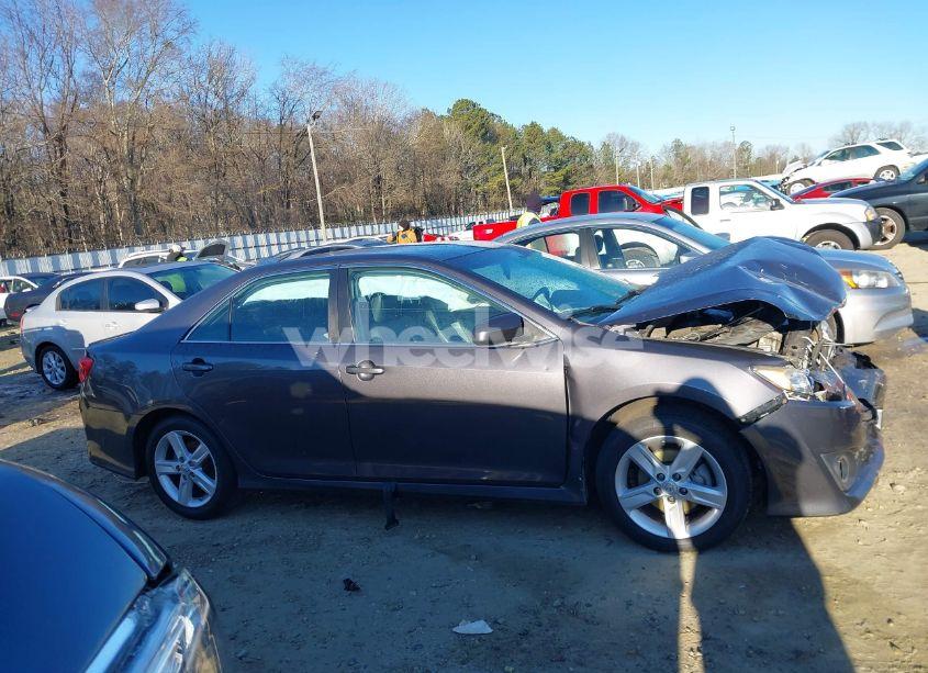 Photo 13 of 2014 Toyota Camry SE (VIN 4T1BF1FK0EU839499)