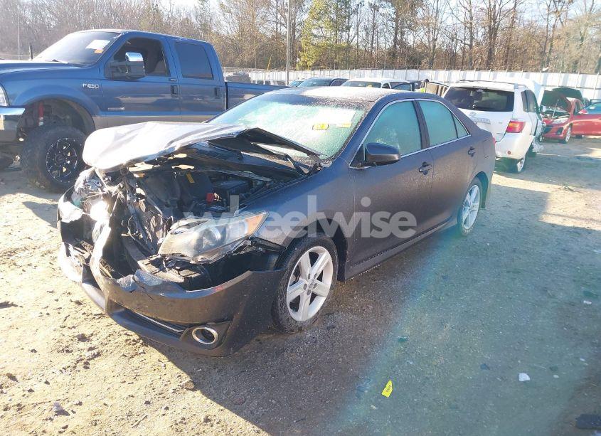 Photo 2 of 2014 Toyota Camry SE (VIN 4T1BF1FK0EU839499)