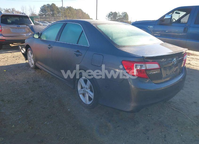 Photo 3 of 2014 Toyota Camry SE (VIN 4T1BF1FK0EU839499)