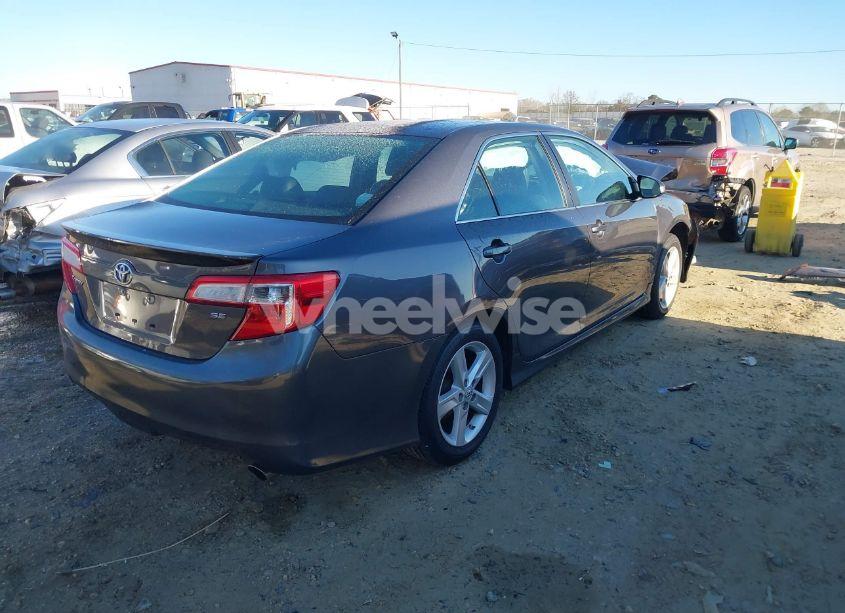 Photo 4 of 2014 Toyota Camry SE (VIN 4T1BF1FK0EU839499)