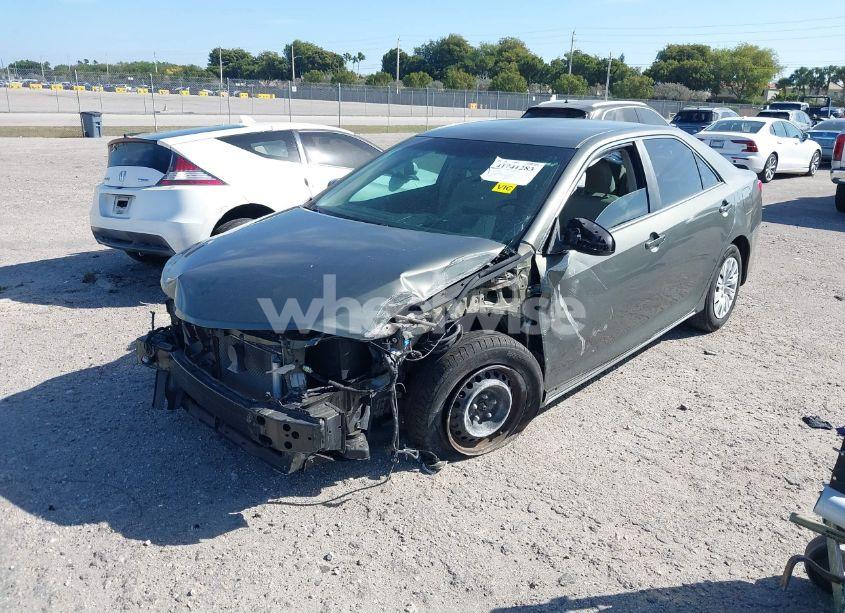 Photo 2 of 2014 Toyota Camry LE (VIN 4T1BF1FK0EU840622)