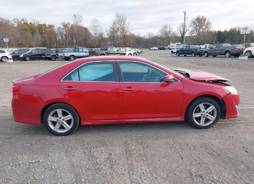 Photo 13 of 2014 Toyota Camry SE (VIN 4T1BF1FK0EU852768)