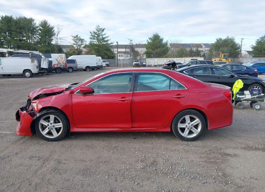 Photo 14 of 2014 Toyota Camry SE (VIN 4T1BF1FK0EU852768)