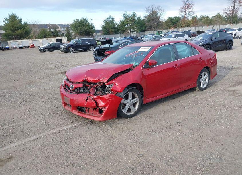 Photo 2 of 2014 Toyota Camry SE (VIN 4T1BF1FK0EU852768)