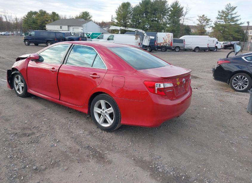 Photo 3 of 2014 Toyota Camry SE (VIN 4T1BF1FK0EU852768)