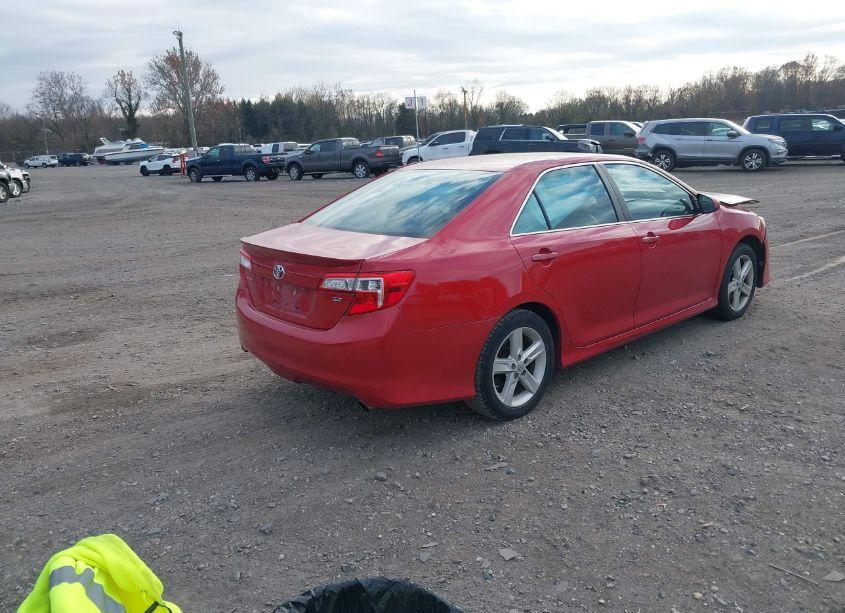 Photo 4 of 2014 Toyota Camry SE (VIN 4T1BF1FK0EU852768)