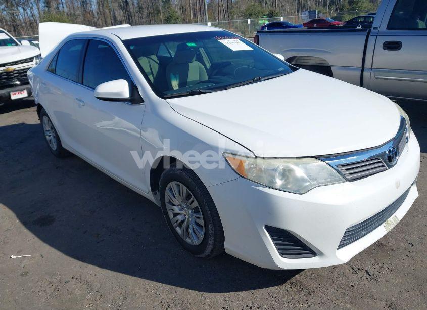 2014 Toyota Camry L (VIN 4T1BF1FK0EU858747) main photo