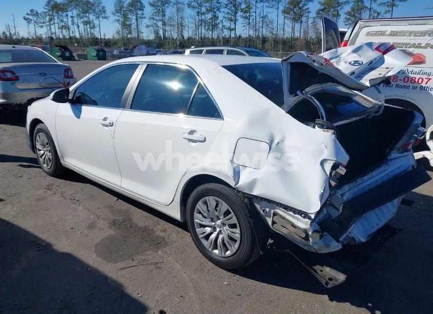 Photo 3 of 2014 Toyota Camry L (VIN 4T1BF1FK0EU858747)