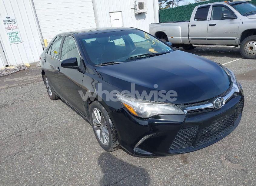 2015 Toyota Camry SE (VIN 4T1BF1FK0FU007369) main photo