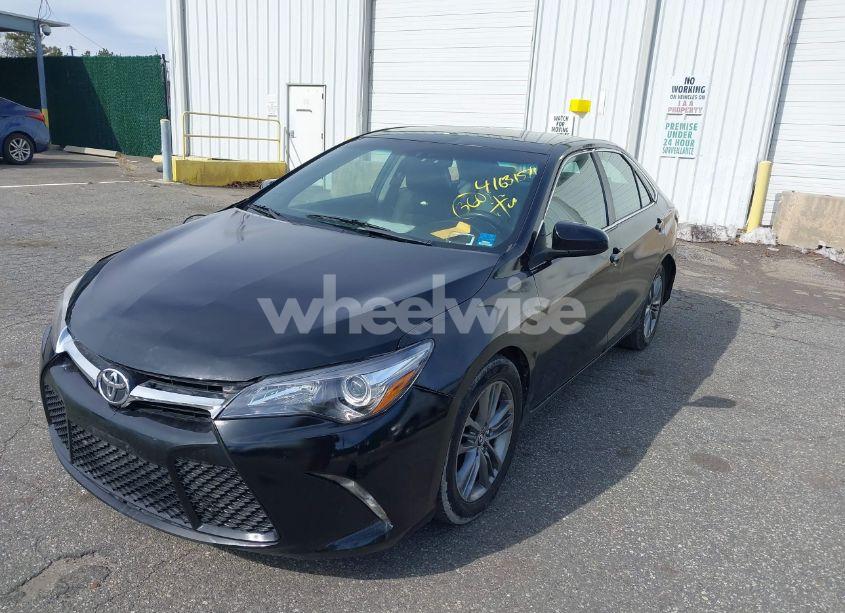 Photo 2 of 2015 Toyota Camry SE (VIN 4T1BF1FK0FU007369)