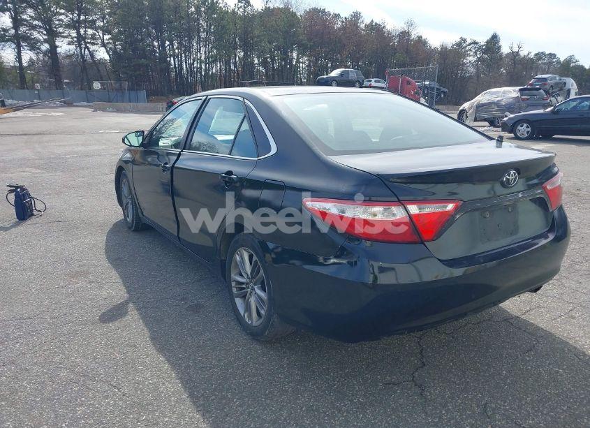 Photo 3 of 2015 Toyota Camry SE (VIN 4T1BF1FK0FU007369)