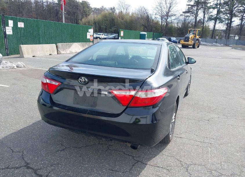 Photo 4 of 2015 Toyota Camry SE (VIN 4T1BF1FK0FU007369)