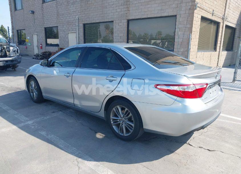 Photo 3 of 2015 Toyota Camry SE (VIN 4T1BF1FK0FU009638)