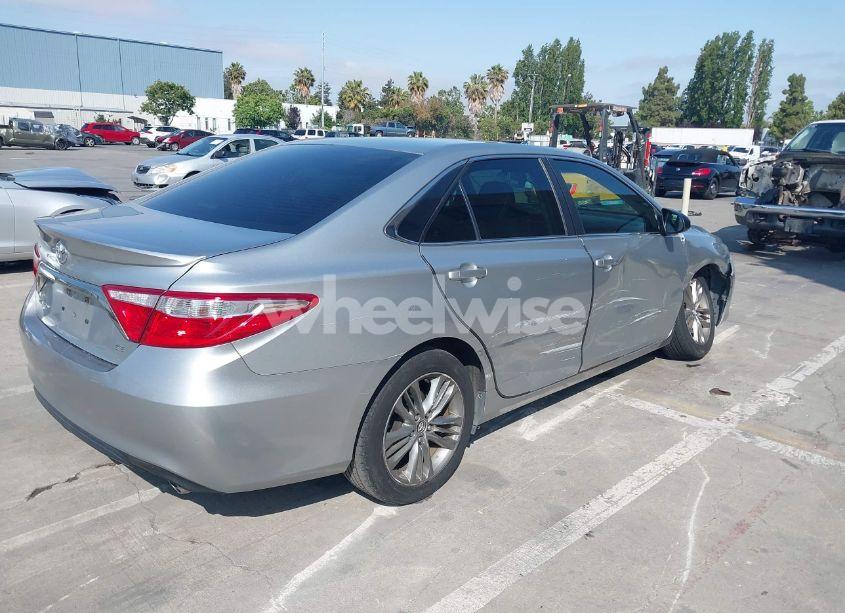 Photo 4 of 2015 Toyota Camry SE (VIN 4T1BF1FK0FU009638)