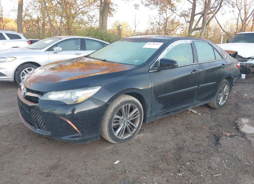 Photo 2 of 2015 Toyota Camry SE (VIN 4T1BF1FK0FU012698)