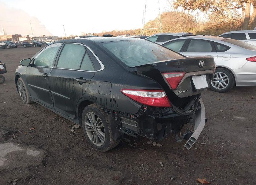 Photo 3 of 2015 Toyota Camry SE (VIN 4T1BF1FK0FU012698)