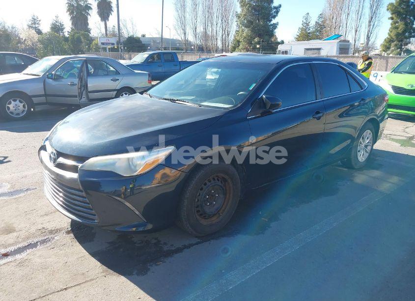 Photo 2 of 2015 Toyota Camry LE (VIN 4T1BF1FK0FU016198)