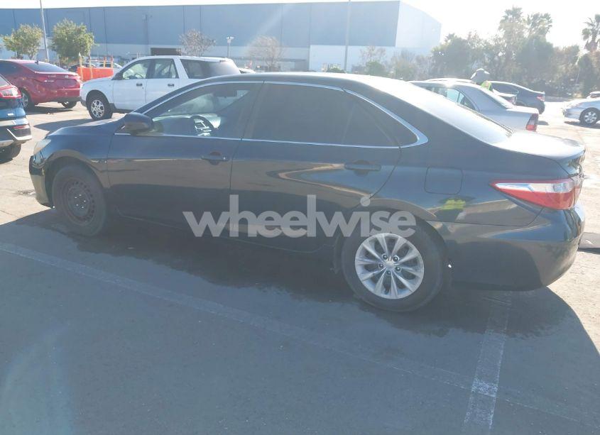 Photo 3 of 2015 Toyota Camry LE (VIN 4T1BF1FK0FU016198)