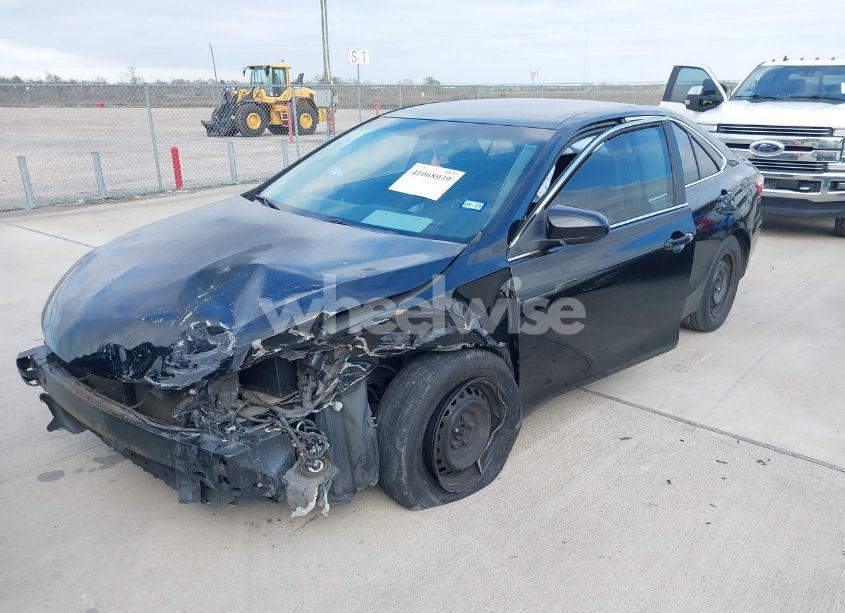 Photo 2 of 2015 Toyota Camry LE (VIN 4T1BF1FK0FU018937)