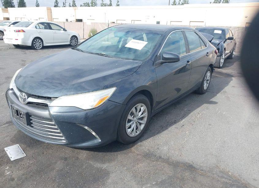 Photo 2 of 2015 Toyota Camry LE (VIN 4T1BF1FK0FU046611)